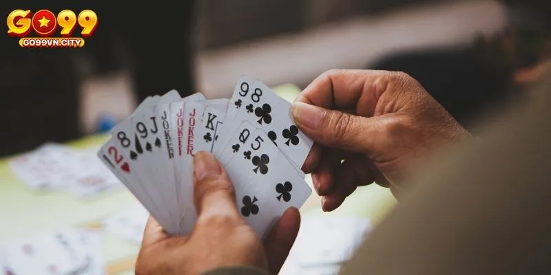 Tình huống phạt và thưởng trong chắn phỏm là gì?